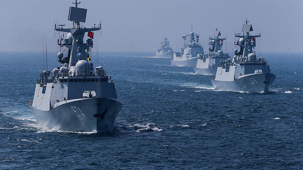 Япония всерьез опасается формирования российско-китайского военного альянса на Дальнем Востоке (на фото — совместные российско-китайские военно-морские учения в Южно-Китайском море в сентябре 2016 года)
