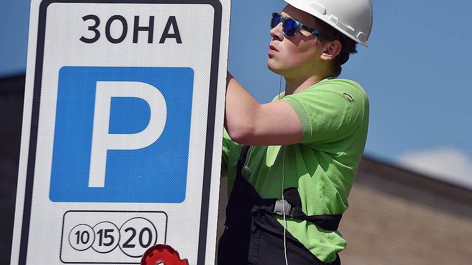 Сколько Москва зарабатывает на платных парковках 