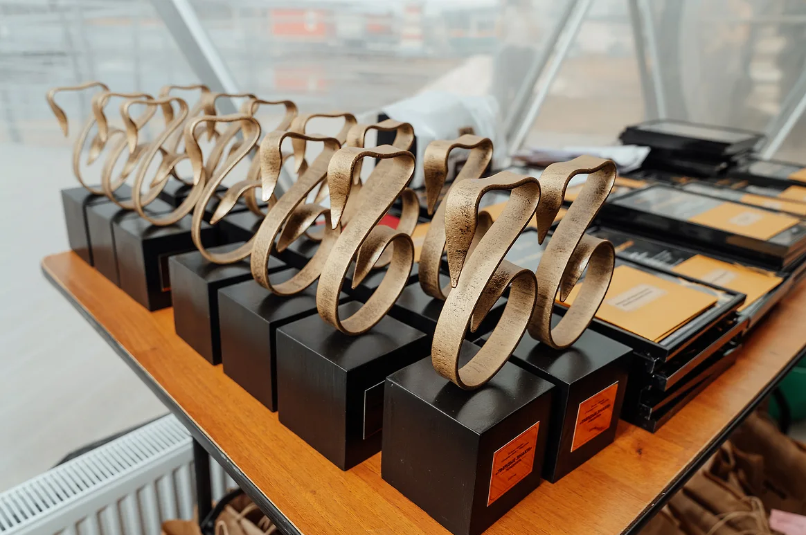 О «Твердых знаках» и что на них подают