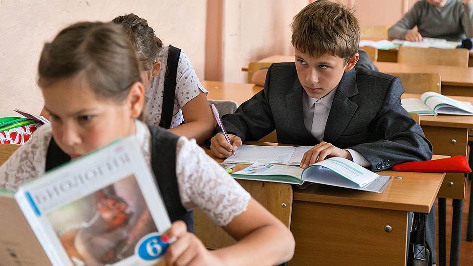 Почему Минобрнауки и РАН по-разному смотрят на экспертизу школьных учебников 