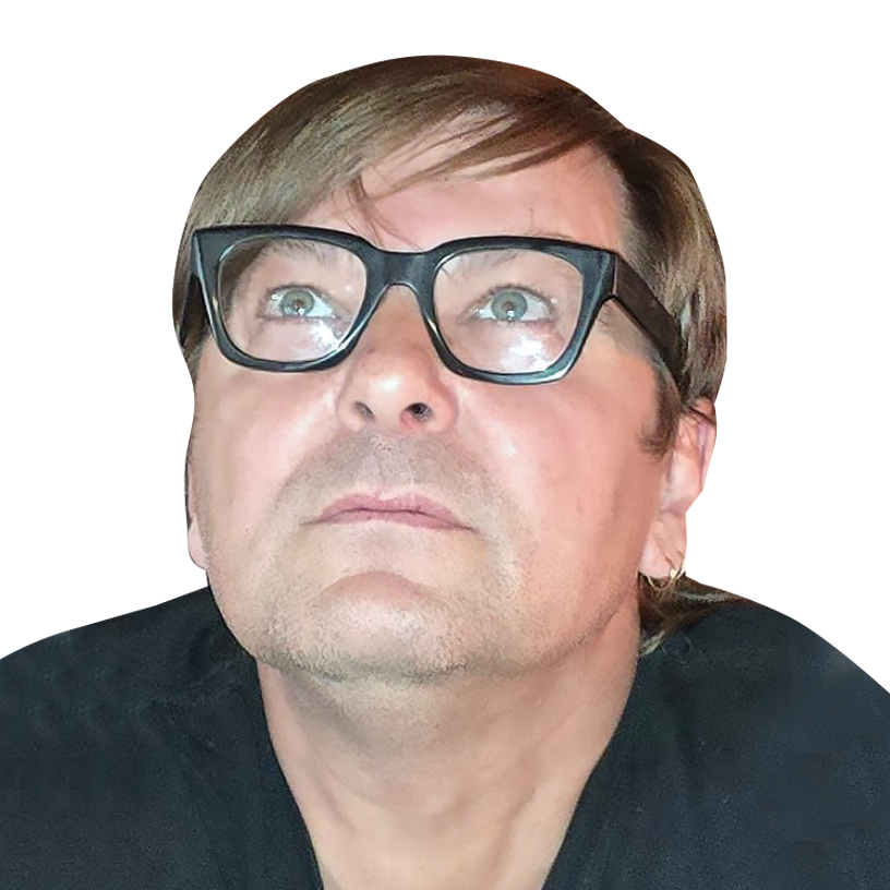 Если вокруг только те, кто с булавками в носу, то — однозначно костюм-тройка