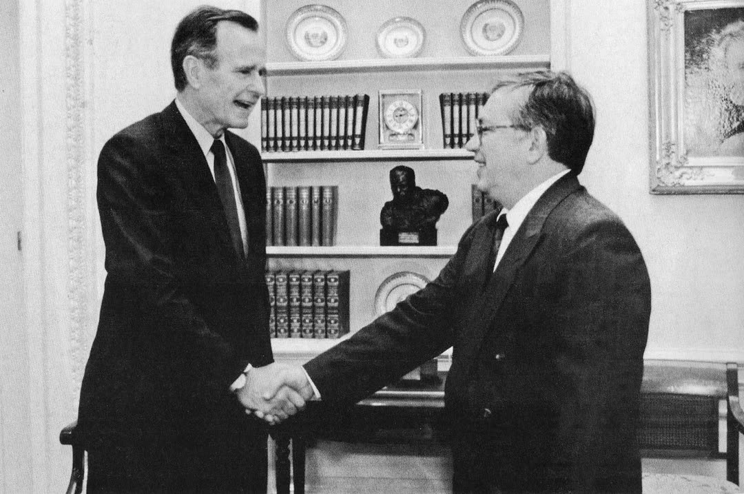 Президент США Джордж Буш принимает в Белом доме посла России В.П. Лукина