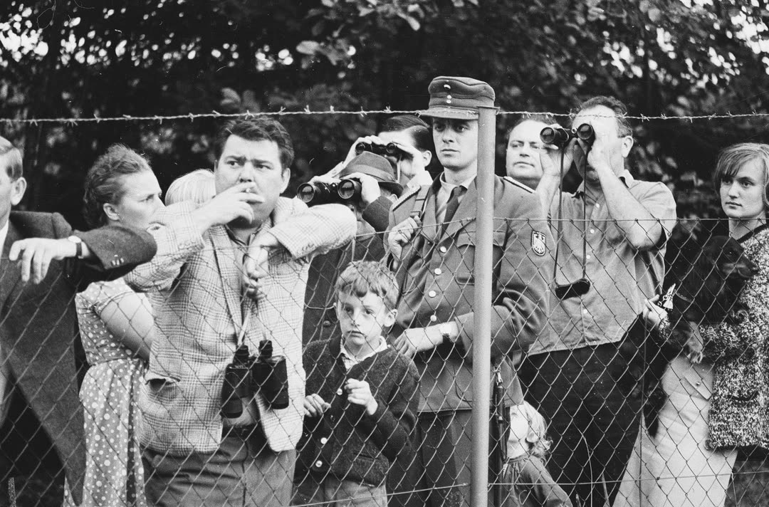 Беженцы из Чехословакии на немецкой границе