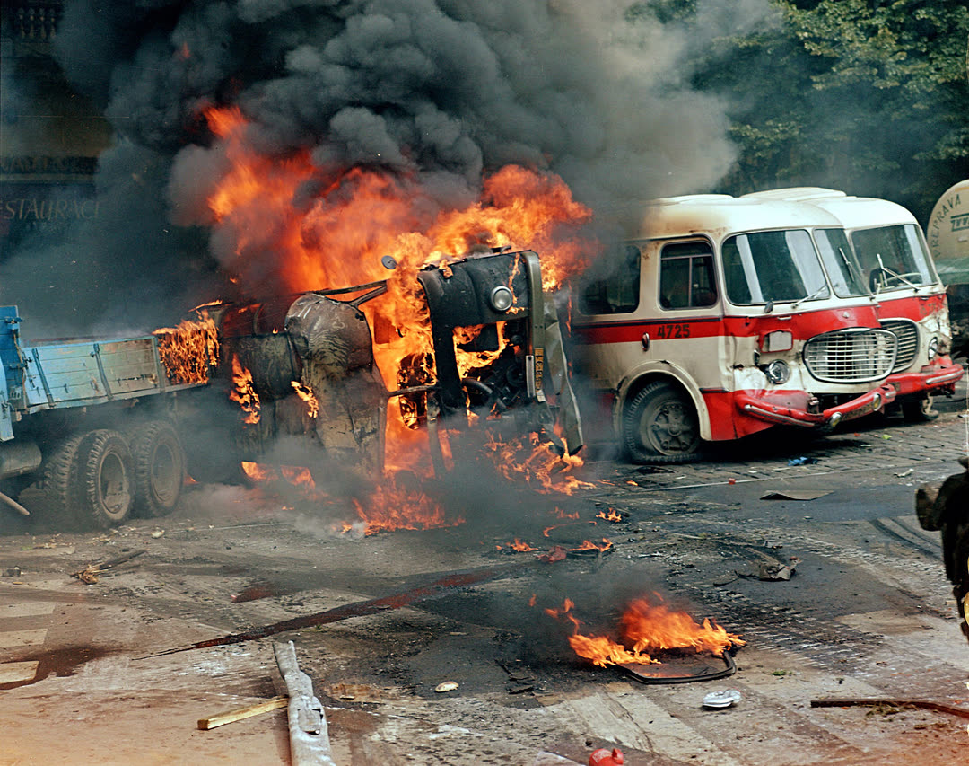 Столкновения у здания Чехословацкого радио