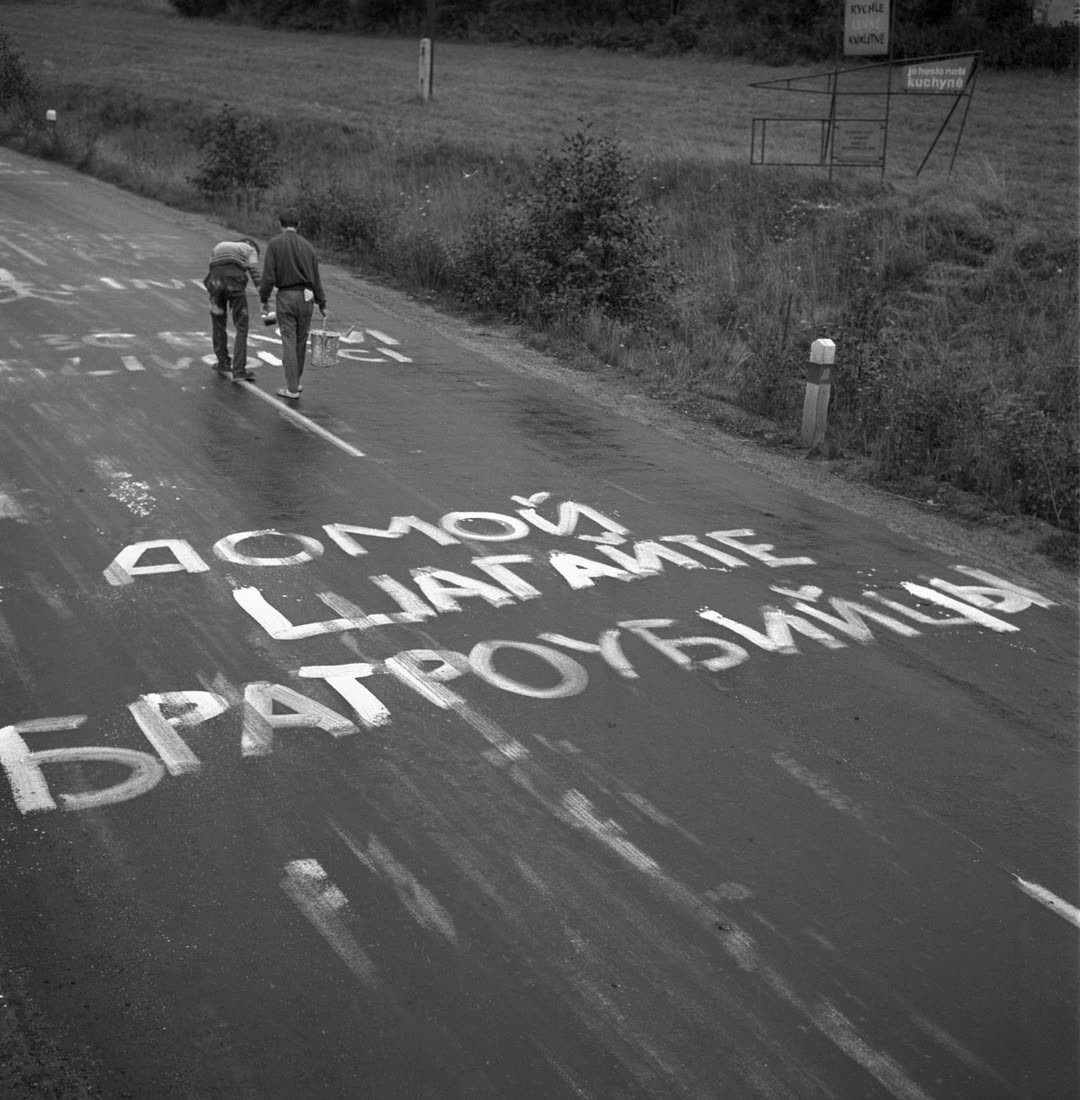 Чехи написали обращение к советским солдатам на дороге в Либереце