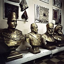Из серии «Past Perfect», 2007—20010 годы. Этнографический музей. Расположен в здании консультативного совета (шуры) — верхней палаты египетского парламента.