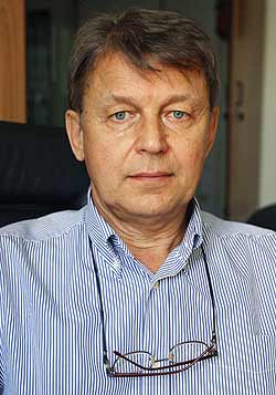 Олег Цуриков глава директората международных отношений и коммерческих соглашений авиакомпании «Аэросвит»