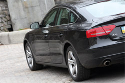 Выглядит Sportback весьма свежо и едет, как обычный A5
