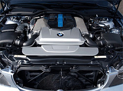V12 в Hydrogen 7 с равным успехом потребляет бензин и водород