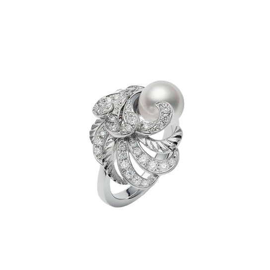 Кольцо из новой коллекции Mikimoto Feather 