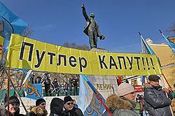 Прокуратура признала лозунг приморских коммунистов оскорбляющим Владимира Путина 