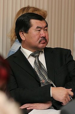 Агинский бурятский округ не готов жить по законам Забайкальского края (на фото глава администрации Агинского округа Жаргал Жигжитжапов) 