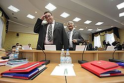 Андрей Лабыгин (слева) пришел на свое назначение спикером Иркутской гордумы подготовленным