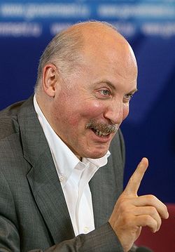 Дмитрий Мезенцев решил попробовать себя в объединении двух территорий в одну