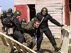 Поймать условных террористов силовикам помогли местные жители