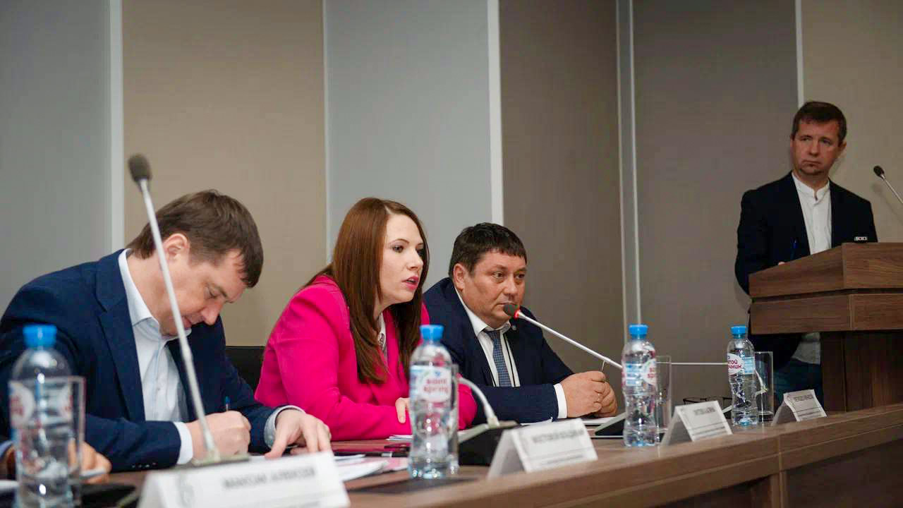 Заместитель начальника управления винодельческой, пищевой и перерабатывающей промышленности минсельхоза Краснодарского края Алина Литовка рассказала о том, что перерабатывающие предприятия края загружены лишь на 70% 