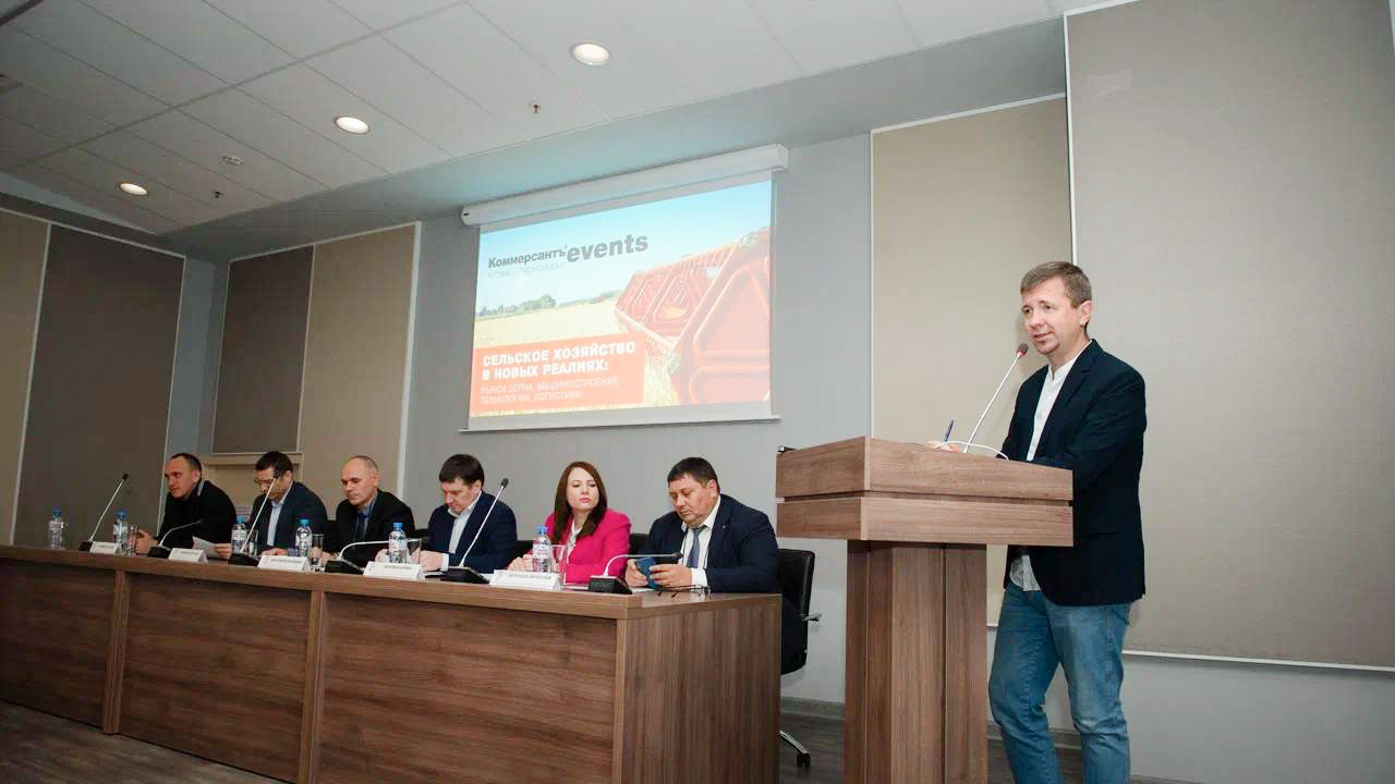 Модерировал конференцию главный редактор ИД «Коммерсантъ-Кубань-Черноморье» Дмитрий Михеенко 