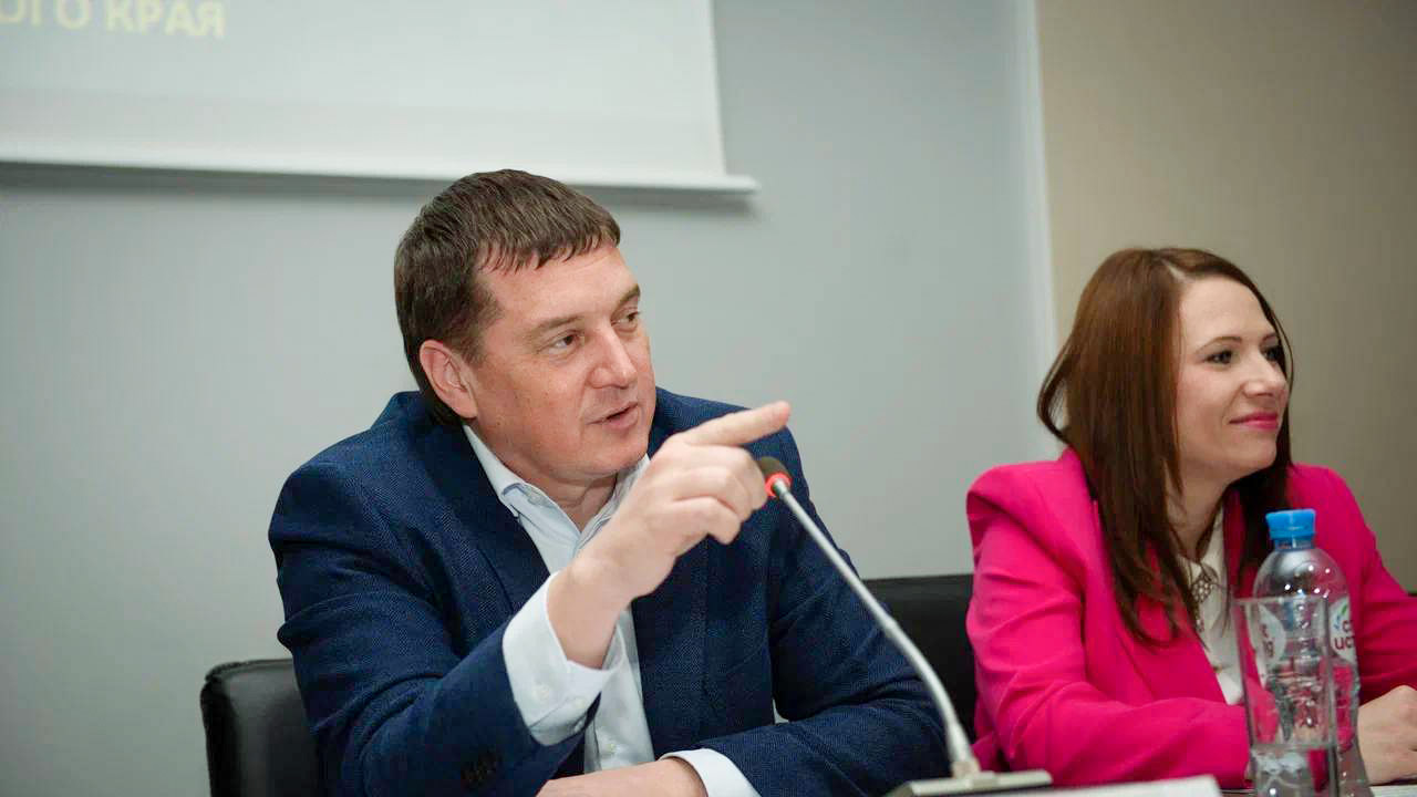 И. о. руководителя департамента промышленной политики Краснодарского края Владимир Мостовой рассказал о мерах поддержки сельхозмашиностроителей 