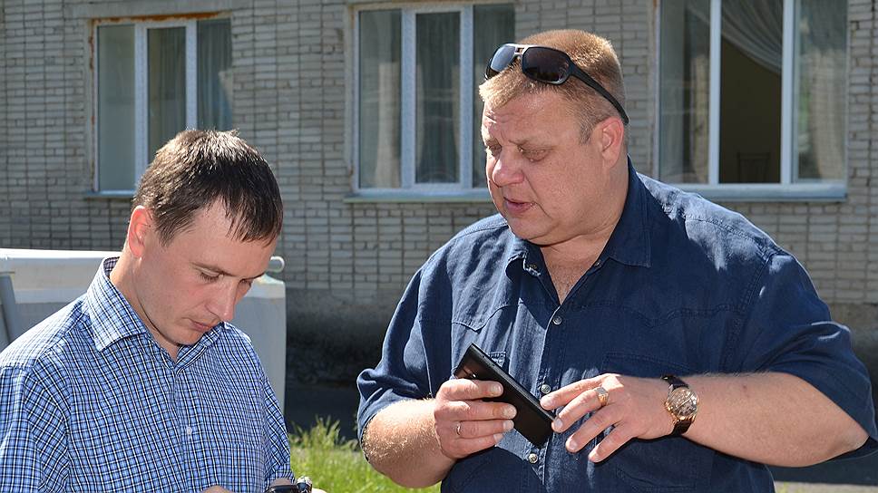 Глава Междуреченска и Междуреченского района Вадим Шамонин (справа) уверяет, что во время телефонного разговора руководство «Мечел-Майнинг» пообещало муниципалитету 70 млн руб., но выплатило только 5 млн руб.
