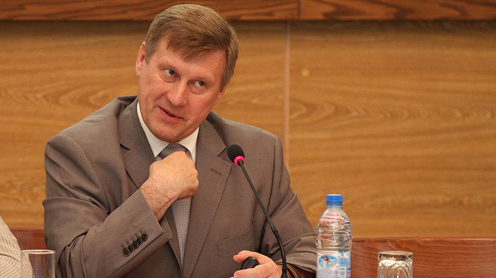 Вопрос о размере будущей пенсии мэра Новосибирска Анатолия Локтя, заданный активистами ОНФ, его коллеги по КПРФ посчитали «однозначно политическим»