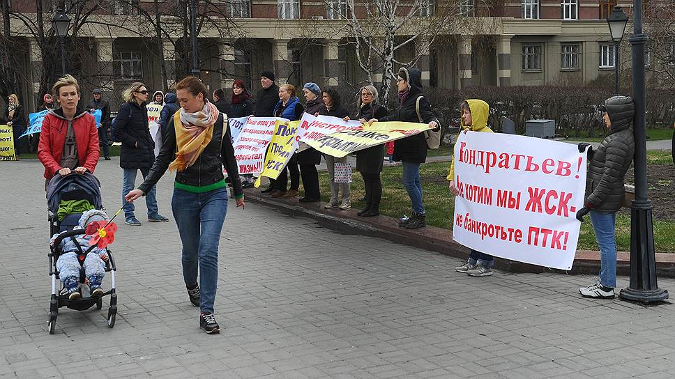 После ареста Антона Коновалова дольщики ПТК-30 провели несколько пикетов с требованием не допустить банкротства компаний группы