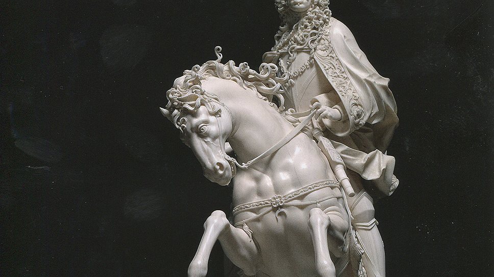 Маттиас Штайнль. «Леопольд I — победитель турок». Слоновая кость. Вена, 1690–1693 годы. Император Леопольд I, талантливый композитор, покровительствовал и другим искусствам — в частности, сделал Вену европейским центром резьбы по слоновой кости. Виртуозная композиция Штайнля посвящена одному из важнейших исторических событий, победе над турками под Веной