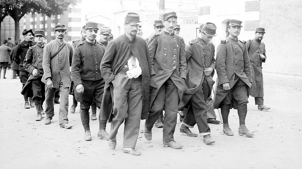 Колонна немецких пленных в Бордо, 20 сентября 1914 года. В тот же день в Бордо состоялось заседание совета министров под председательством президента Пуанкаре, в результате которого министр иностранных дел Франции Делькассе информировал русского посла во Франции Александра Извольского об отсутствии у России, Франции и Британии оснований для разногласий 