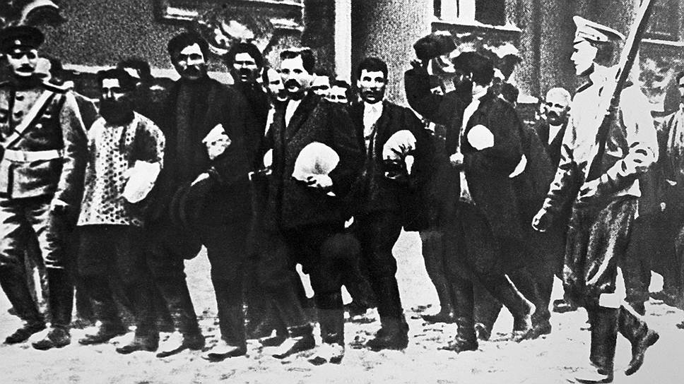 Новобранцы направляются в казарму, 1914 год   