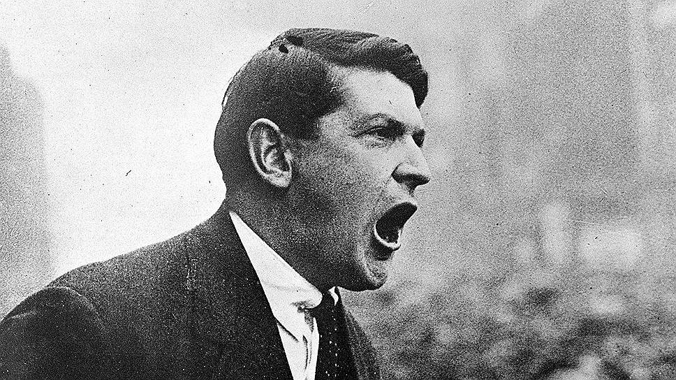 Революционный премьер Южной Ирландии Майкл Коллинз на митинге после подписания Англо-Ирландского договора в Дублине, 6 декабря 1921 года 