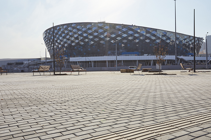 Ледовая арена в Новосибирске, вымощено тротуарной плиткой 46 000 м2