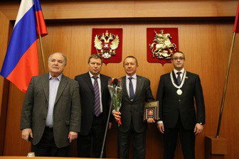 Шлычков Александр Геннадьевич награждается за заслуги перед государственным сообществом