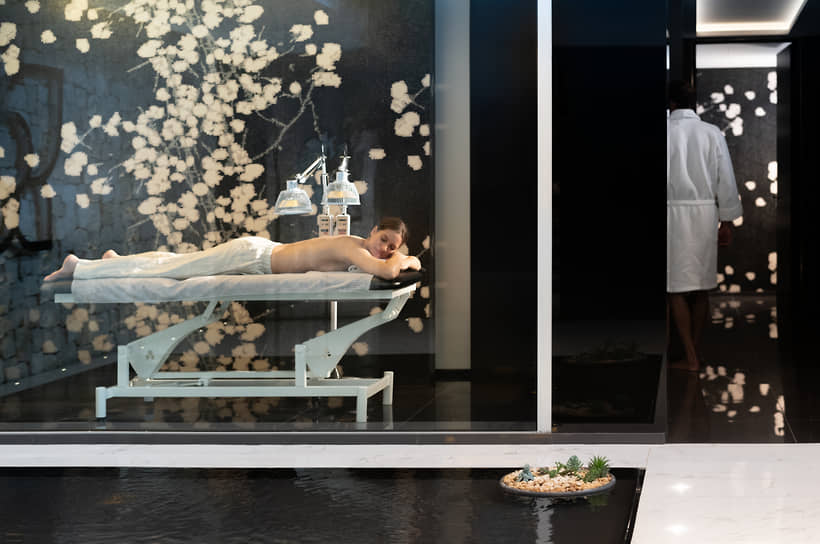 Во время процедур в SHA Wellness Clinic 