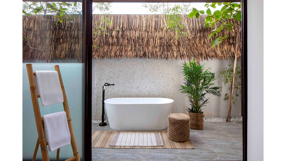 Интерьеры отеля Anantara World Islands 