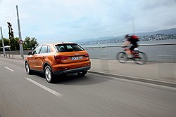 Система помощи при перестроении Audi lane assist предупредит, что вы ушли из своего ряда, не включив поворотника, то ли из презрения к окружающим, то ли из-за потери бдительности.