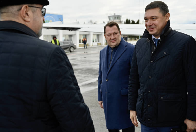 Бывший тамбовский губернатор Максим Егоров (в центре) оптимистично оценивает перспективы своего преемника Евгения Первышова (справа) 