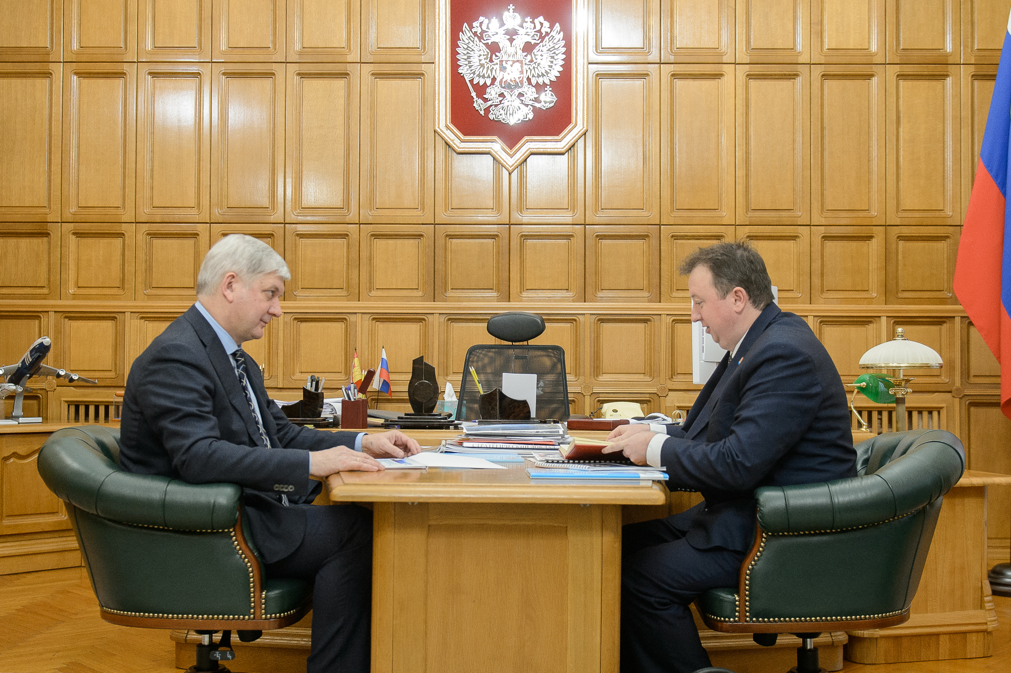 Губернатор Воронежской области Александр Гусев (слева) и Роман Береснев (справа)