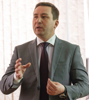 гендиректор АО «Воронежсинтезкаучук»  Марат Фаляхов. 