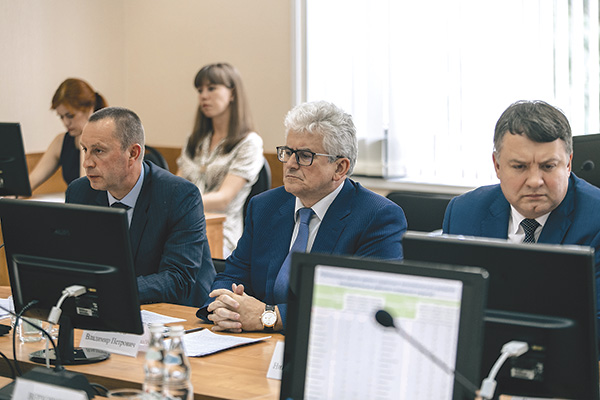 Слева направо: глава администрации городского округа город Нововоронеж Сергей Честикин, директор Нововоронежской АЭС Владимир Поваров, глава городского округа город Нововоронеж Николай Нетяга