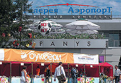 Торговые центры у метро — новое слово в торговом строительстве. Аренда квадратного метра в «Галерее ”Аэропорт“» стоит от $1200 в год
