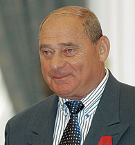 Возглавляемый Владимиром Копелевым ДСК-1 по итогам 2004 года впервые за всю свою историю вынужден делить первое место с конкурентом – СУ-155