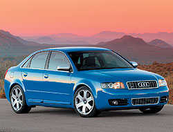 344-сильная Audi S4 может потягаться со спорткаром и в городе, и на трассе 
