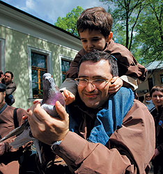 Лев Хасис с сыном 