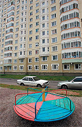 ...а самим перебратьсЯ в панельную новостройку