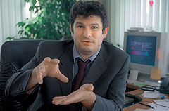 Гендиректор «Карбина-Телеком» Александр Малис констатирует, что, несмотря на все преимущества Wi-Fi, при создании офисных сетей свЯзи заказчики отдают предпочтение проводам