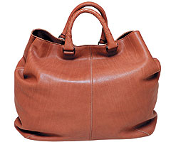 Сумка из кожи, Bottega Veneta (ЦУМ, Luxury Village, 59 950 руб.)