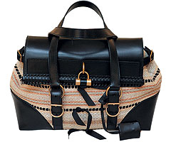 Сумка из кожи и текстиля, Yves Saint Laurent (Yves Saint Laurent, 77 000 руб.)