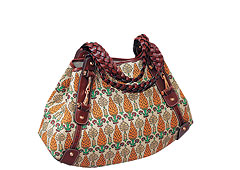 Сумка из кожи и текстиля,  Gucci (Gucci, Luxury Village, с учетом скидки 30% – 59 330 руб.) 