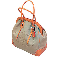 Сумка из кожи и текстиля,  Prada (Prada, Luxury Village, c учетом скидки 30% – 44 300 руб.) 