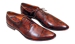Туфли из кожи, DAMY (ЦУМ, с учетом скидки 50% – 9898 руб.)