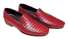 Туфли из кожи, Bottega Veneta (ЦУМ, Luxury Village, с учетом скидки 30% – 12 000 руб.)